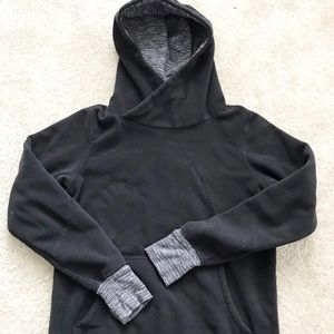 Lululemon runaway fleece - size 6